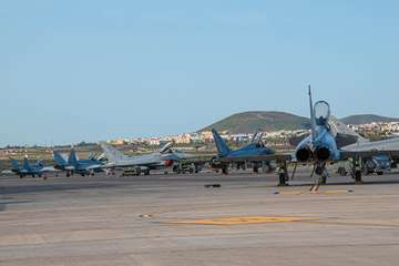 El Ejército del Aire pone a prueba sus capacidades en el cielo de Telde/Antonio Rico.